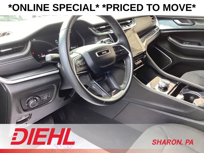 Used 2022 Jeep Grand Cherokee Laredo w/ Luxury Tech Group I AWD/4WD image 24