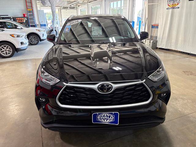 Used 2026 Toyota Highlander XLE AWD/4WD image 3