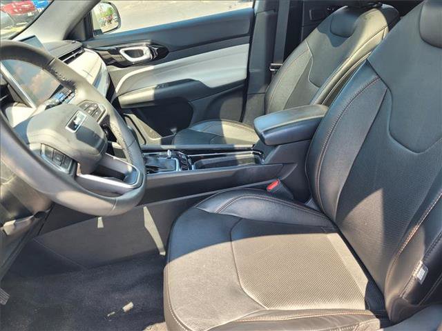 Used 2023 Jeep Compass Limited w/ Sun and Sound Group AWD/4WD image 16