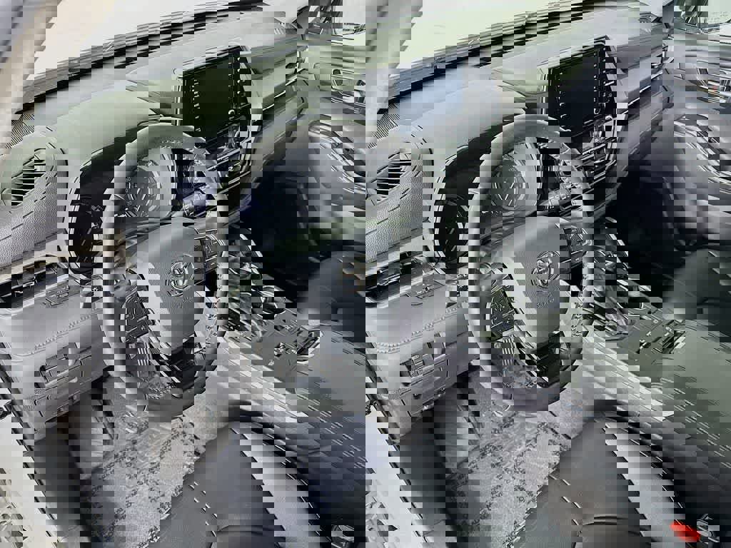 Used 2020 Toyota Highlander XLE image 9