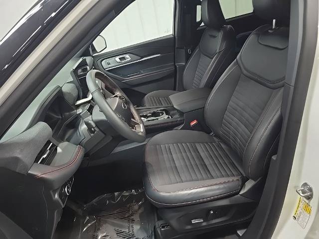 Certified 2025 Ford Explorer ST-Line w/ Premium Package AWD/4WD image 36