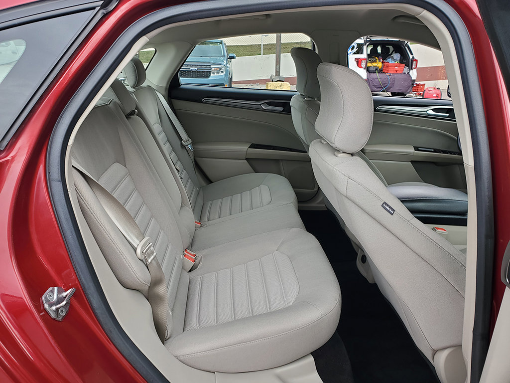 Certified 2017 Ford Fusion SE w/ Fusion SE Technology Package FWD image 18
