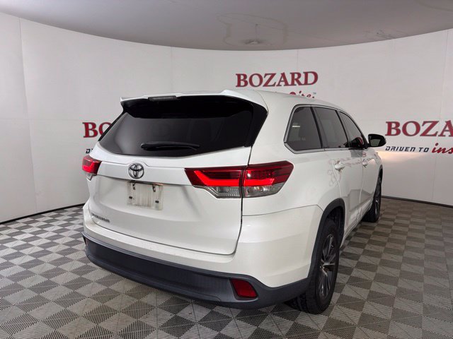 Used 2017 Toyota Highlander LE FWD image 14