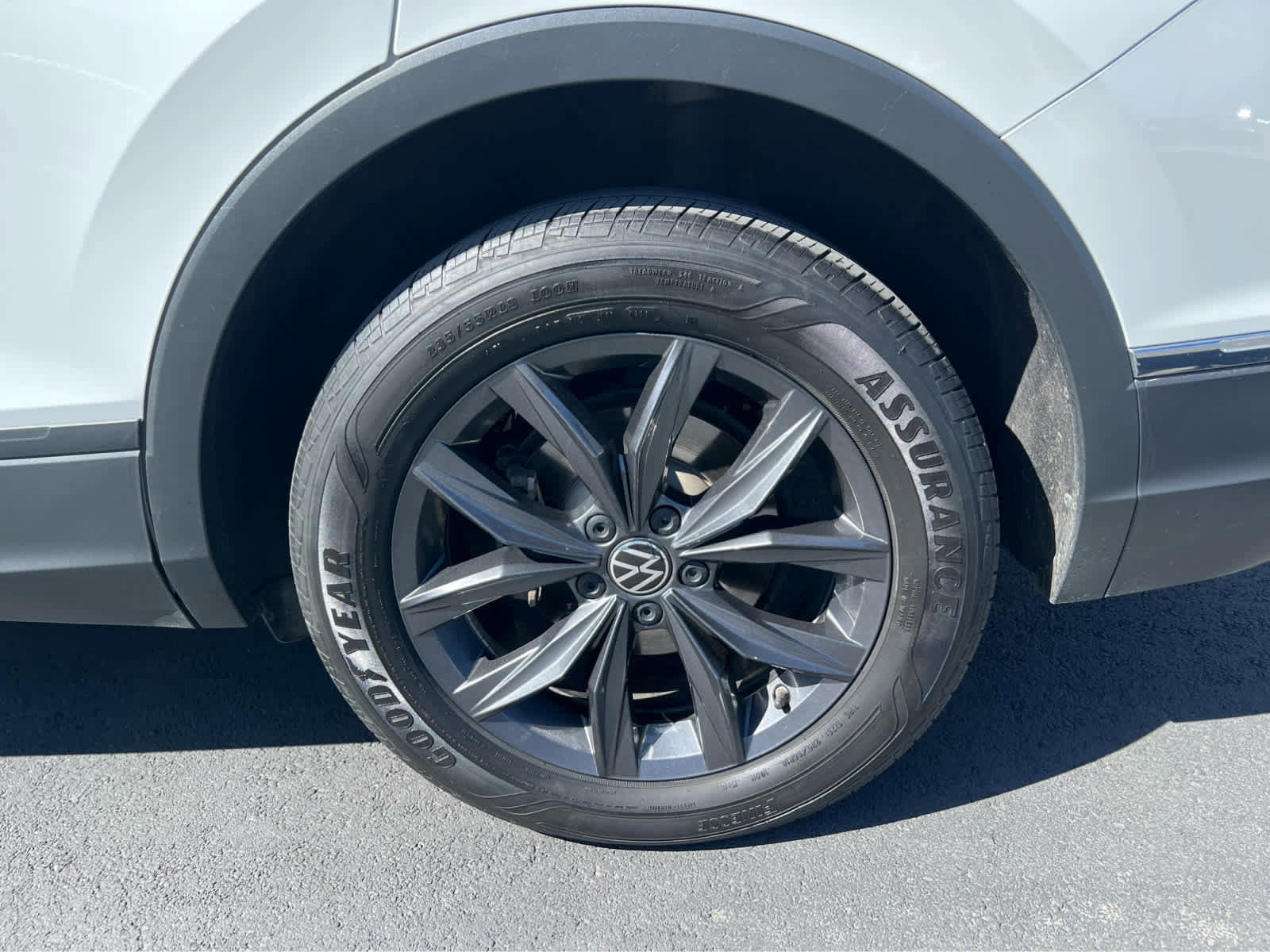 Used 2022 Volkswagen Tiguan SE image 14