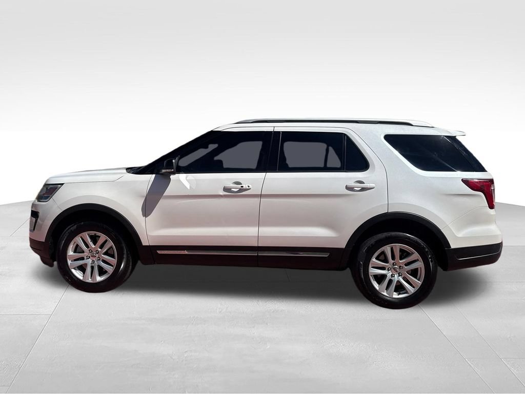Certified 2018 Ford Explorer XLT w/ Equipment Group 201A AWD/4WD image 5