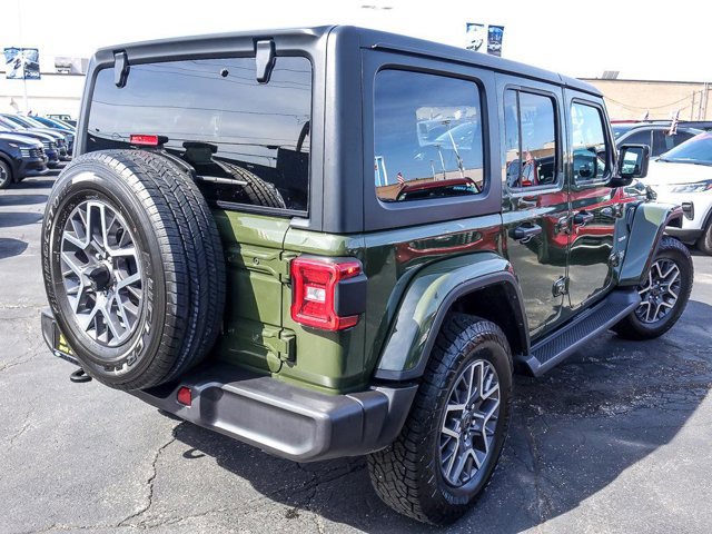 Used 2024 Jeep Wrangler Unlimited Sahara AWD/4WD image 8