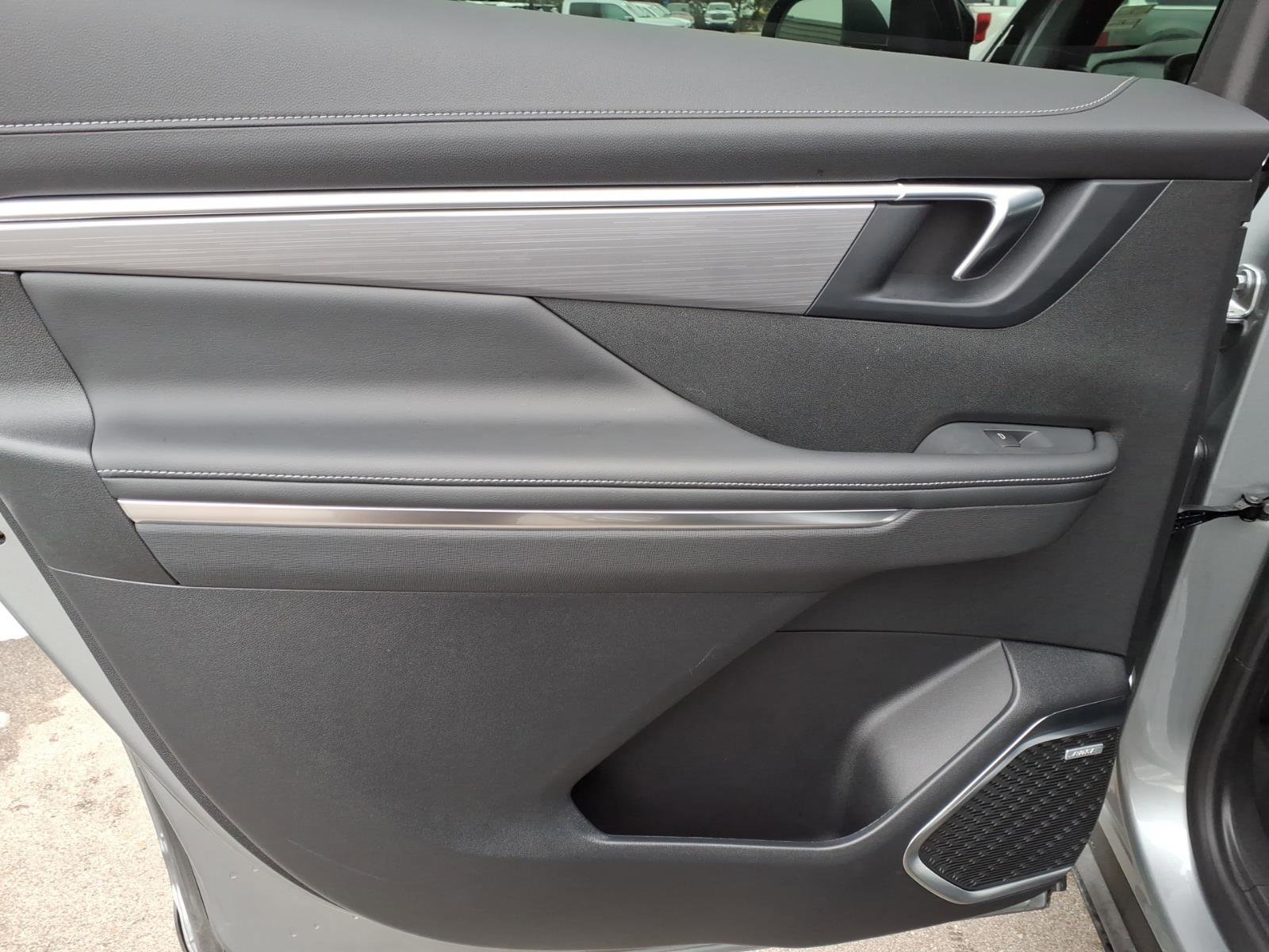 Used 2025 Buick Enclave Preferred image 14