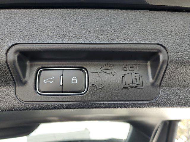 Certified 2021 Ford Explorer XLT w/ Equipment Group 202A image 9