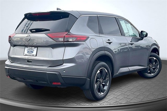 Used 2025 Nissan Rogue SV image 4