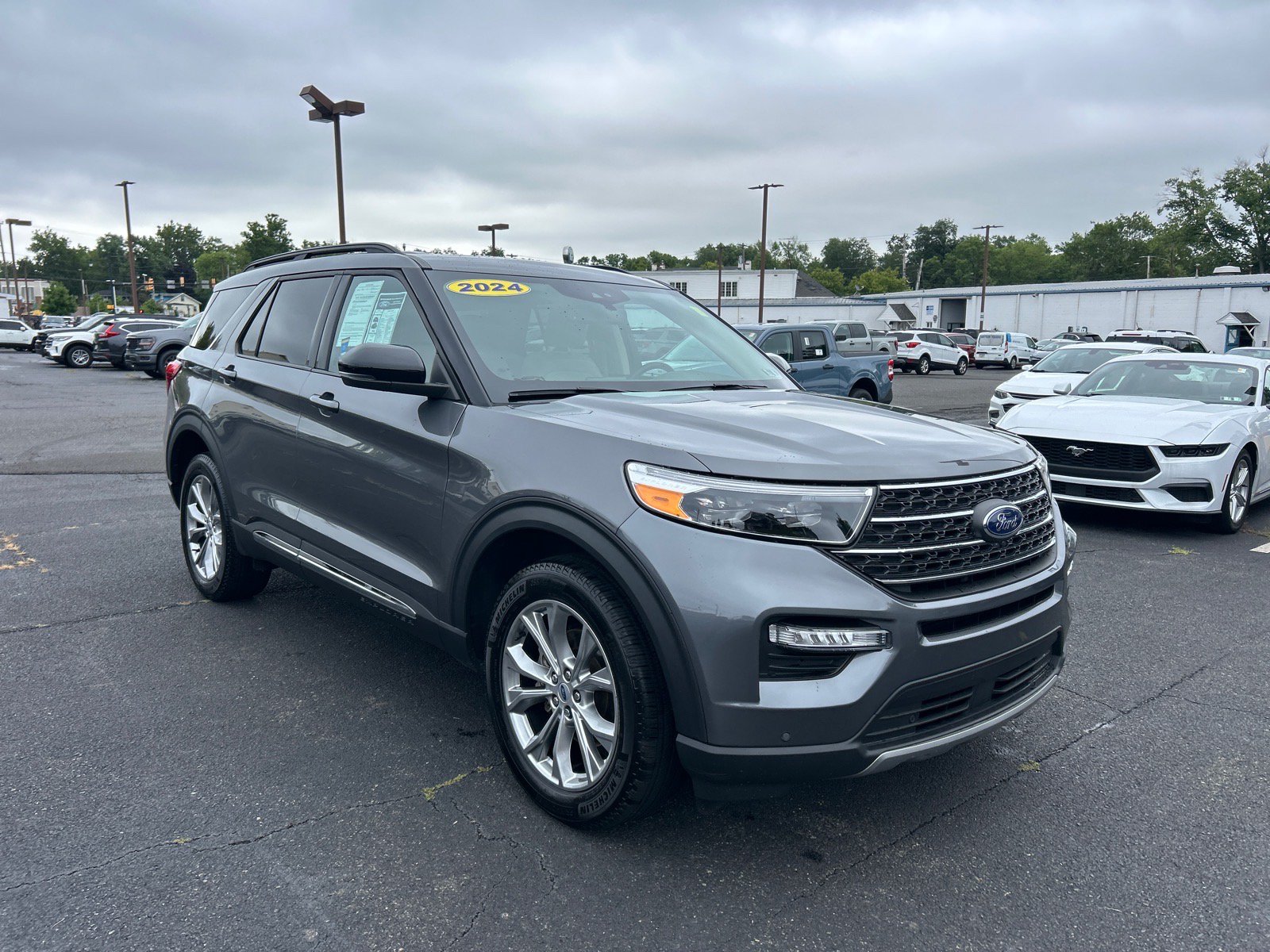 Certified 2024 Ford Explorer XLT w/ Equipment Group 202A AWD/4WD image 24