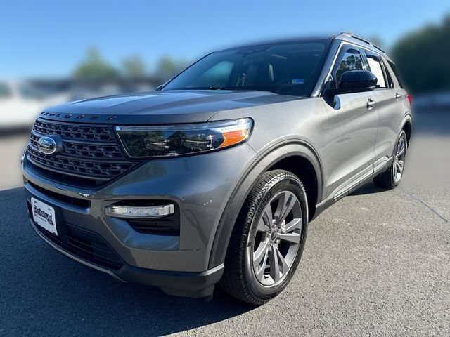 Certified 2023 Ford Explorer XLT w/ Equipment Group 202A AWD/4WD image 4