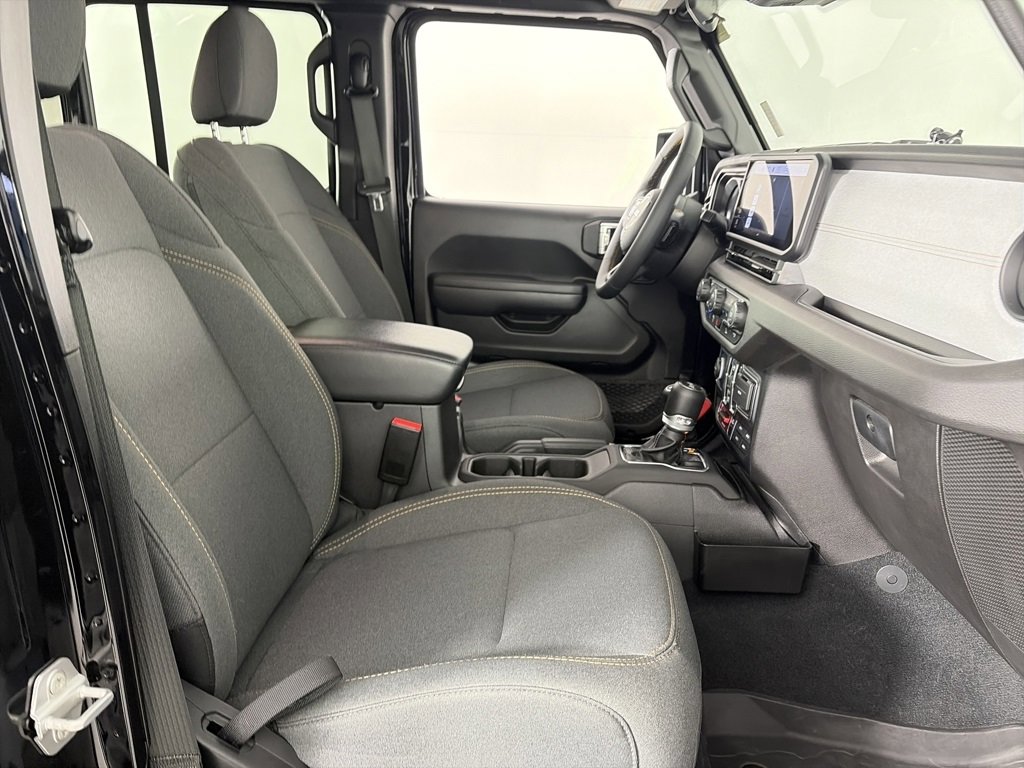 Used 2024 Jeep Wrangler Unlimited image 32