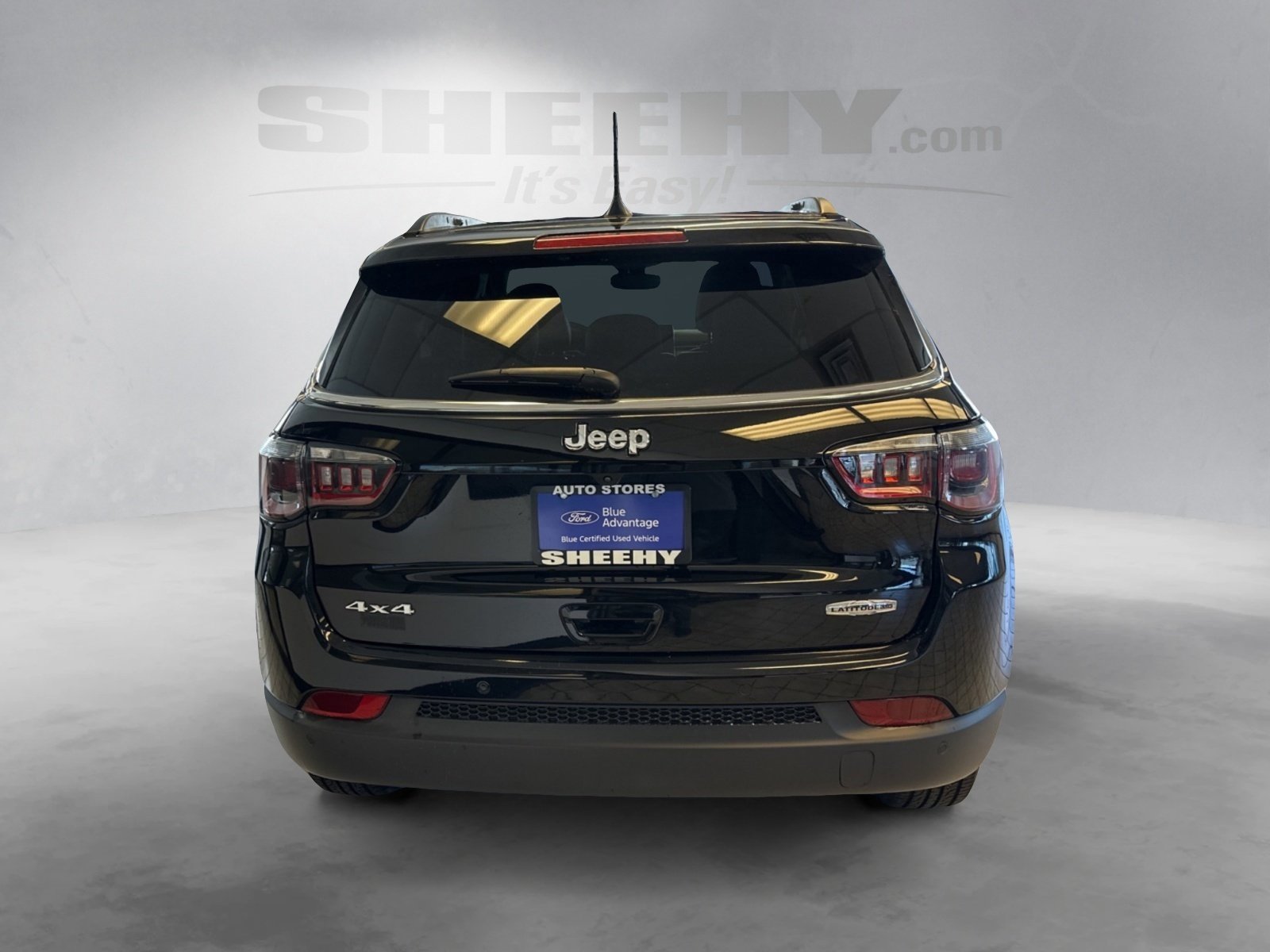 Used 2024 Jeep Compass Latitude image 3