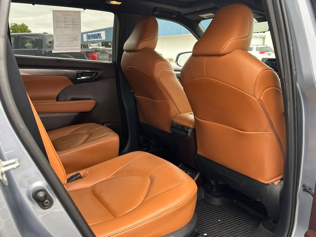 Used 2021 Toyota Highlander Platinum AWD/4WD image 22
