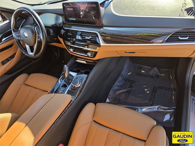 Used 2023 BMW 530e w/ Premium Package image 17