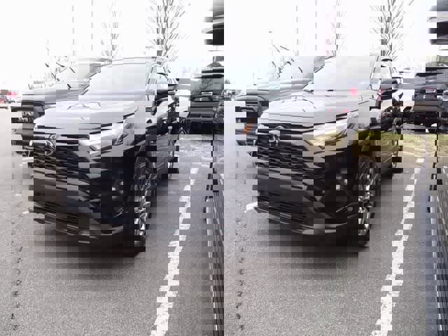 Used 2023 Toyota RAV4 XLE Premium image 1