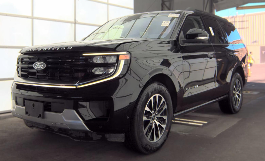 Certified 2025 Ford Expedition Platinum AWD/4WD image 1