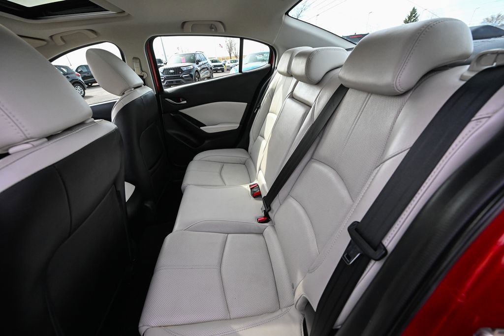 Used 2018 MAZDA MAZDA3 Grand Touring w/ Premium Equipment Package FWD image 20