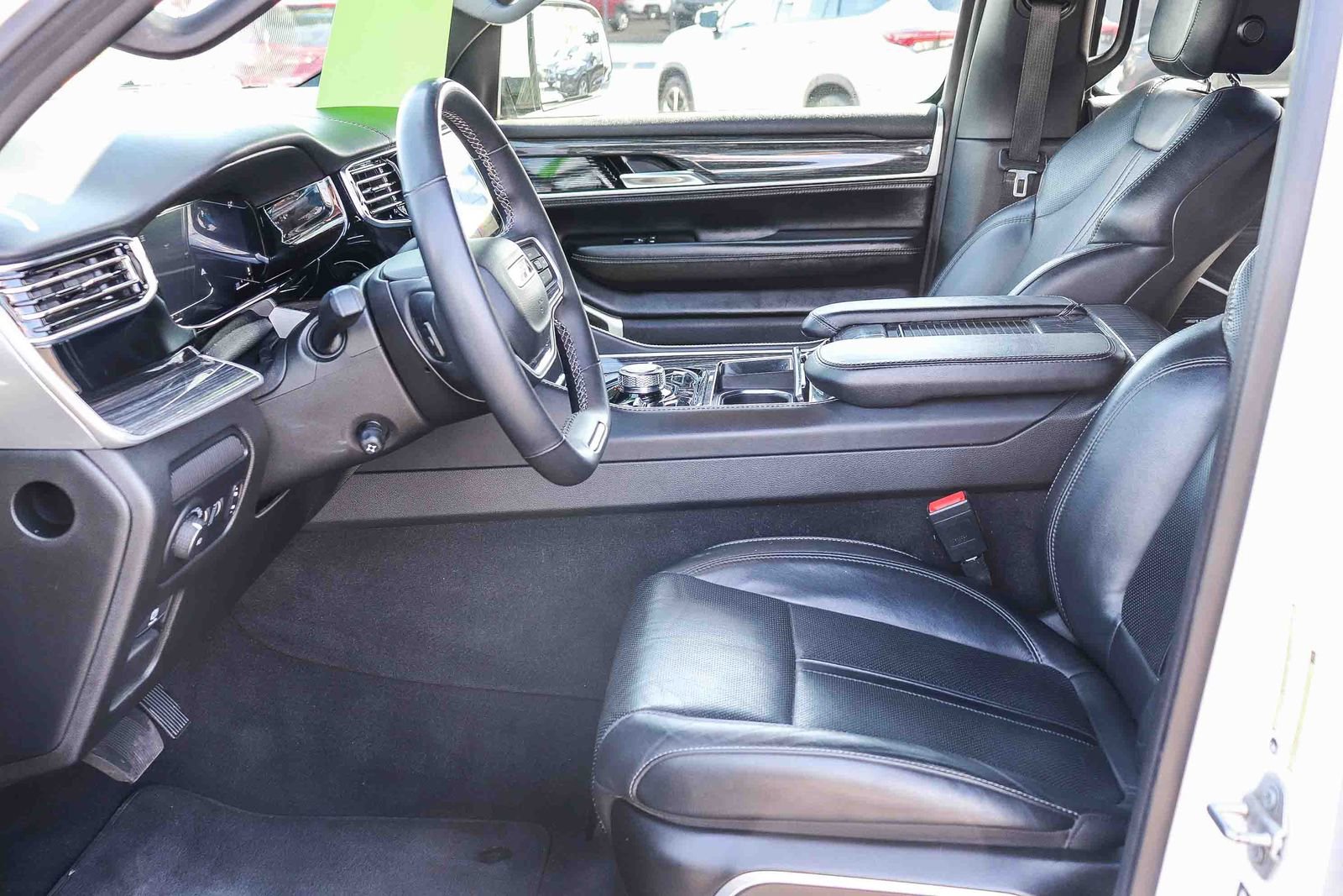 Used 2022 Jeep Wagoneer Series III w/ Flexible Seating Group AWD/4WD image 18