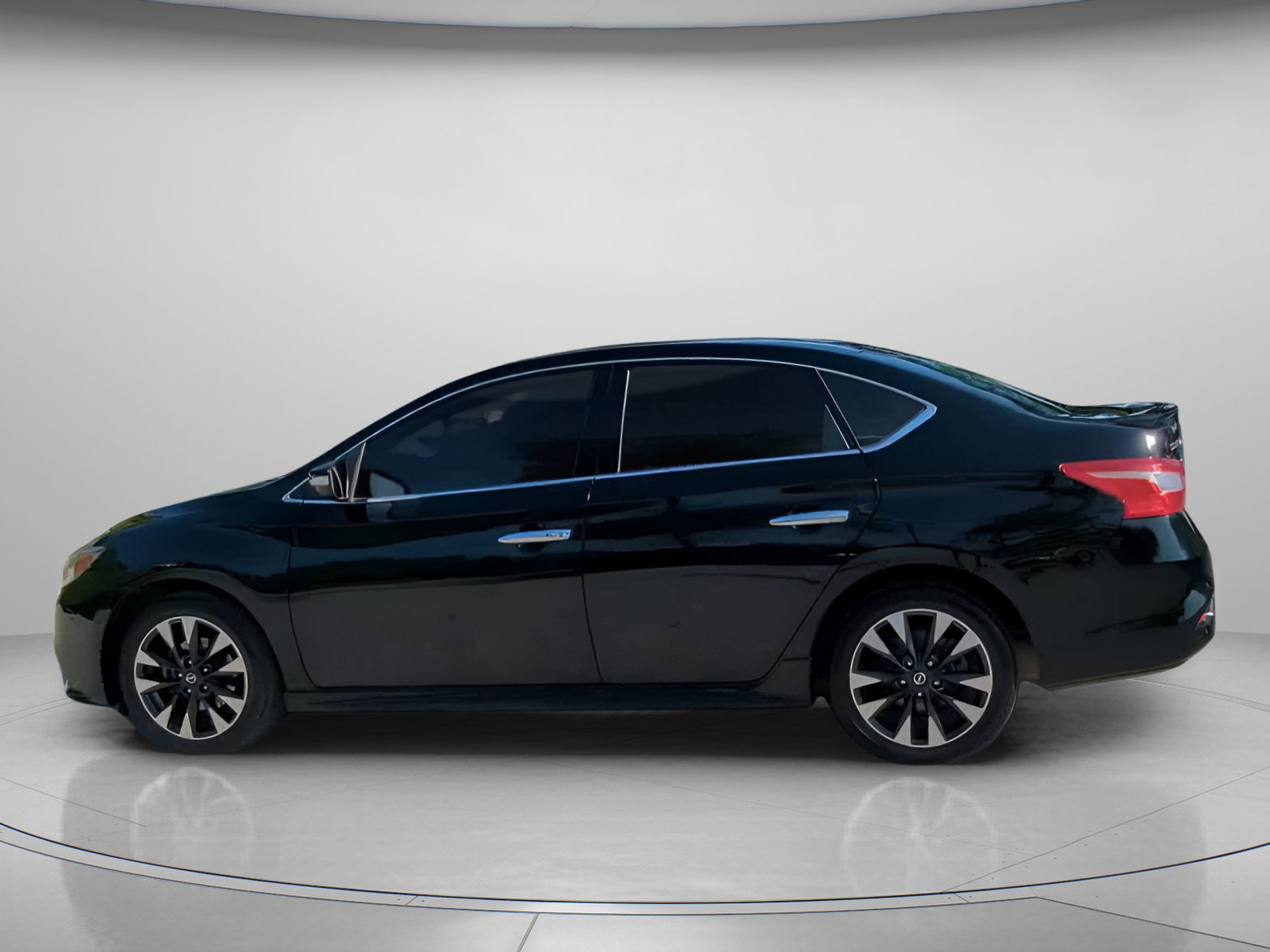 Used 2019 Nissan Sentra SR FWD image 17