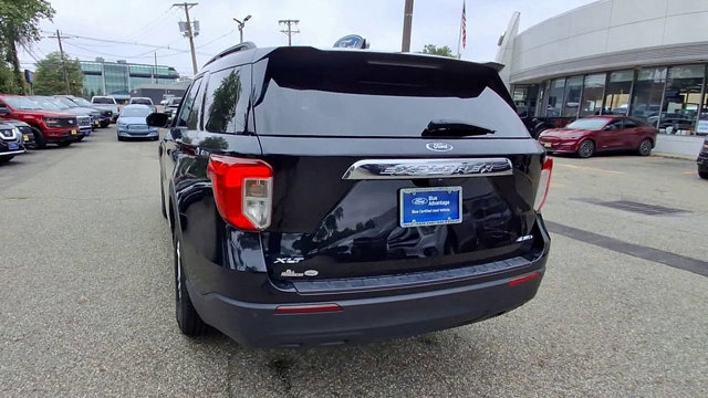 Certified 2022 Ford Explorer XLT image 7