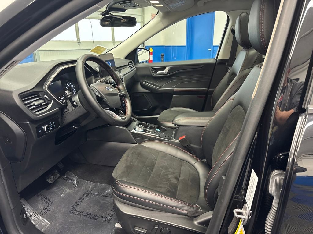 Certified 2022 Ford Escape SEL w/ SEL Stealth AWD Package image 11