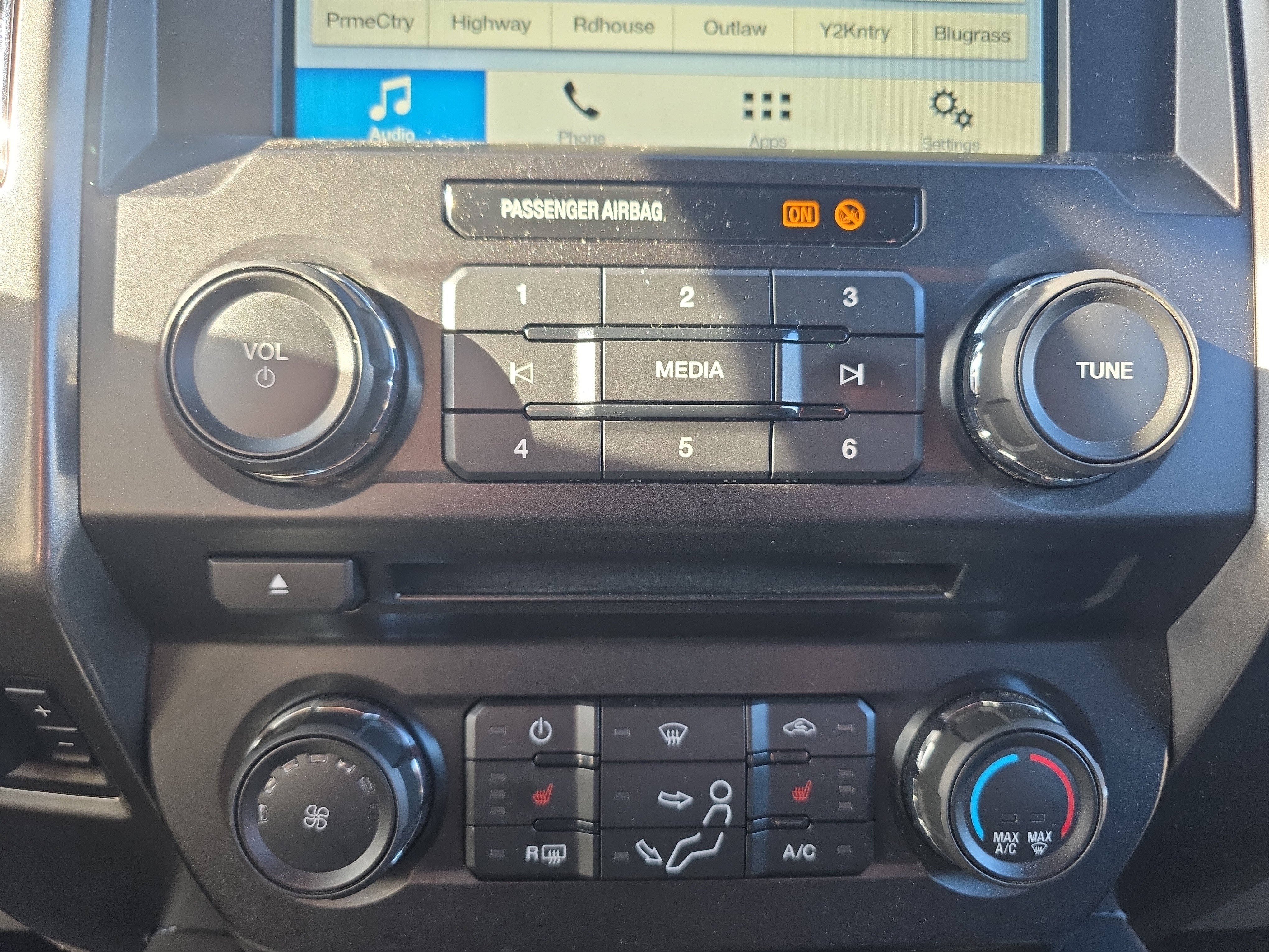 Certified 2018 Ford F250 XLT w/ XLT Premium Package image 41