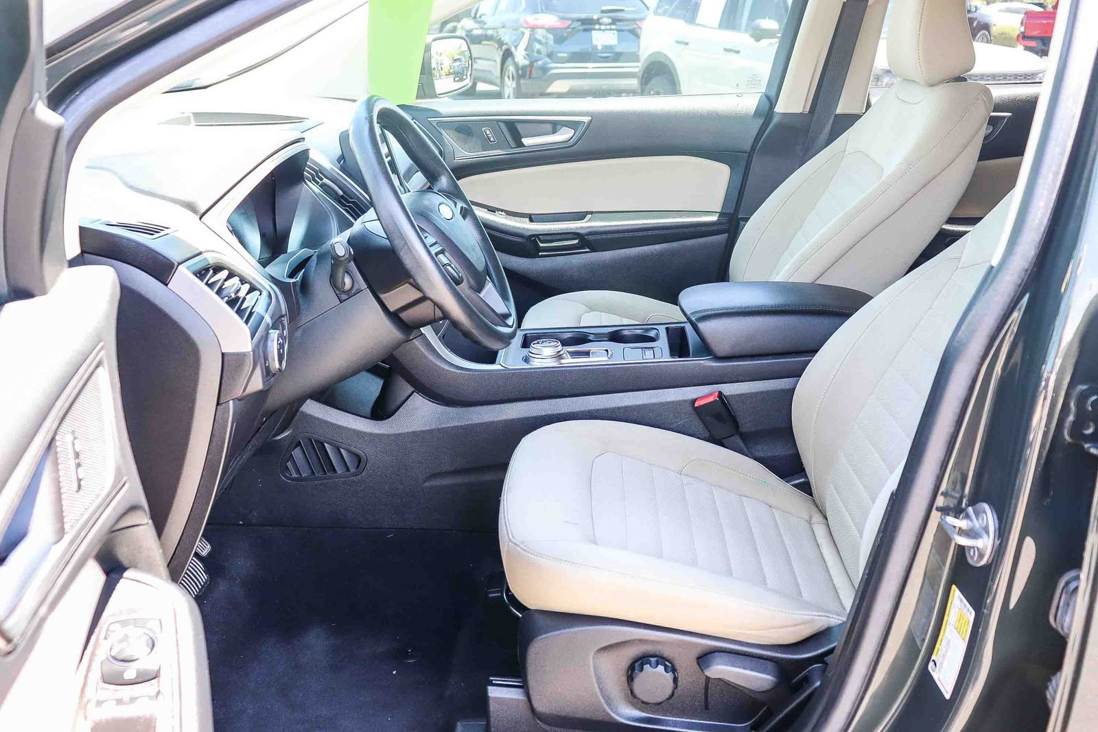 Certified 2023 Ford Edge SE w/ Black Appearance Package AWD/4WD image 18