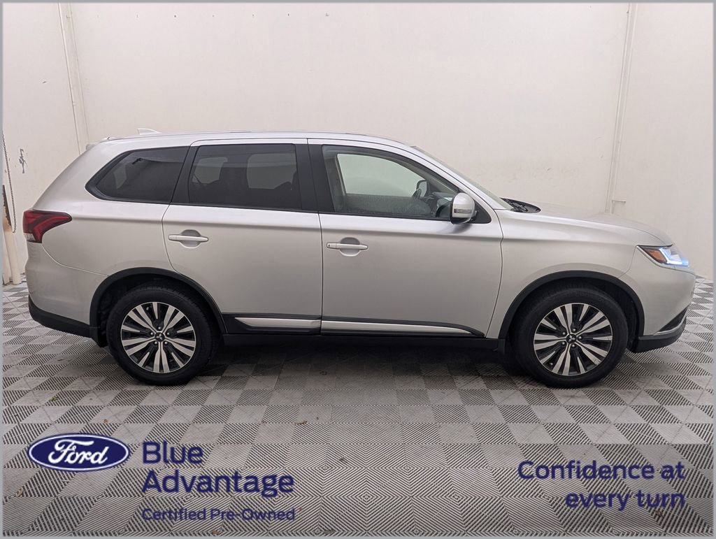 Used 2019 Mitsubishi Outlander SE FWD image 2