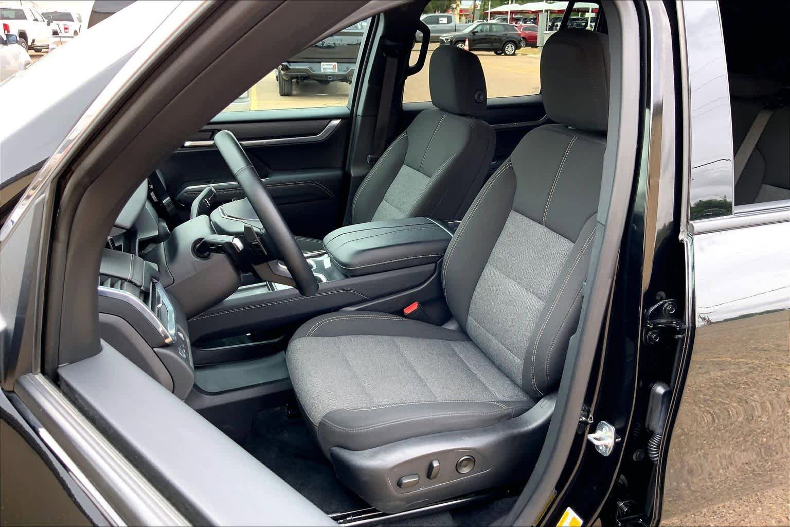 Used 2025 GMC Acadia Elevation FWD image 8