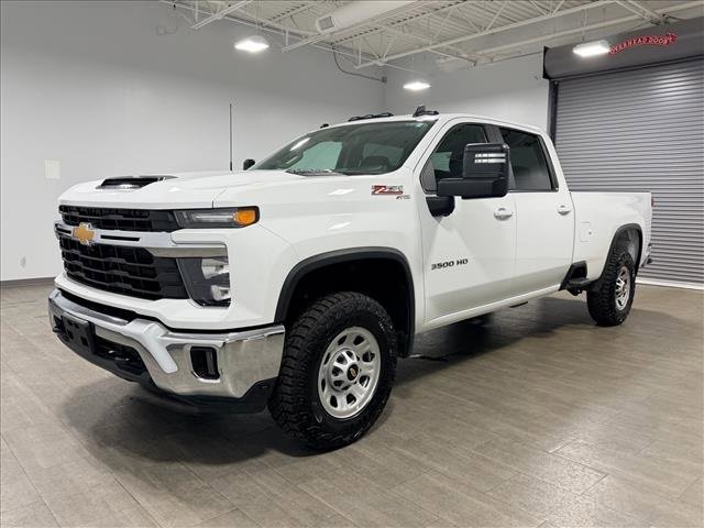 Used 2024 Chevrolet Silverado 3500 LT w/ Safety Package image 8