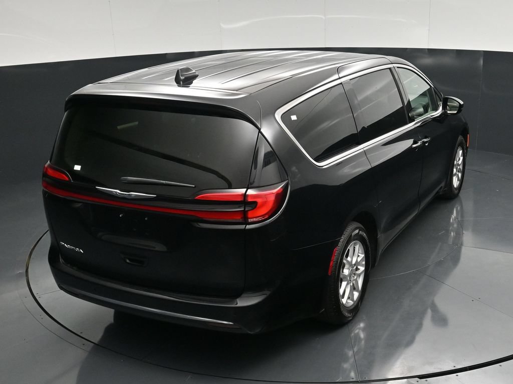 Used 2024 Chrysler Pacifica Touring-L FWD image 44