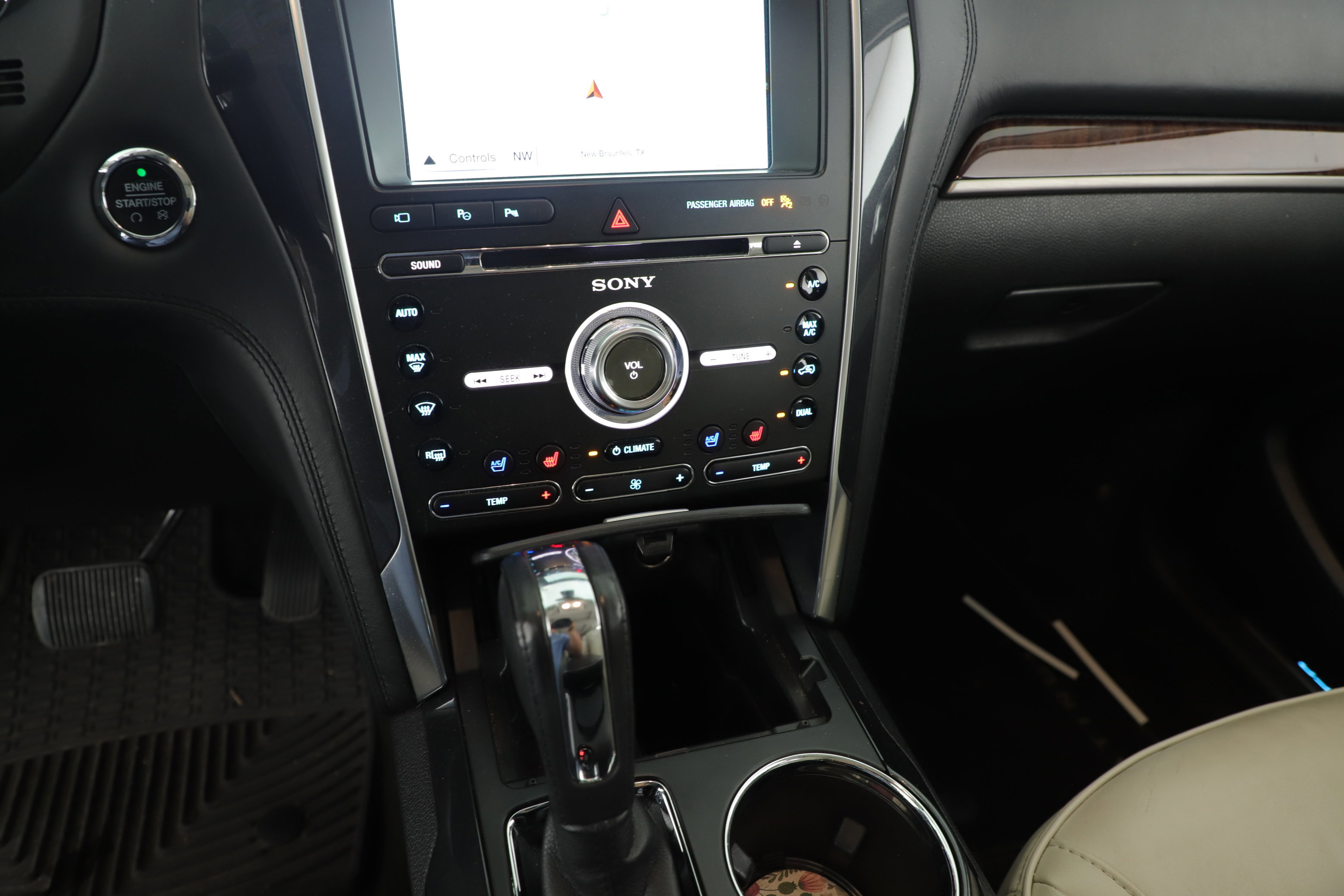 Certified 2018 Ford Explorer Platinum image 11