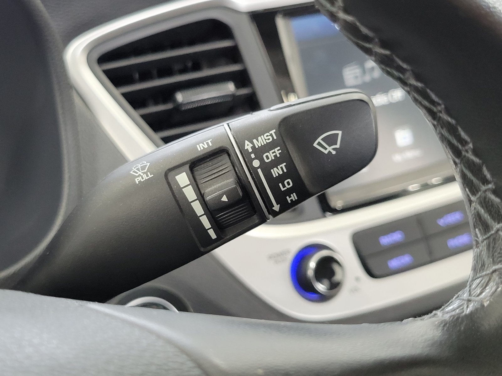 Used 2022 Hyundai Accent Limited FWD image 19