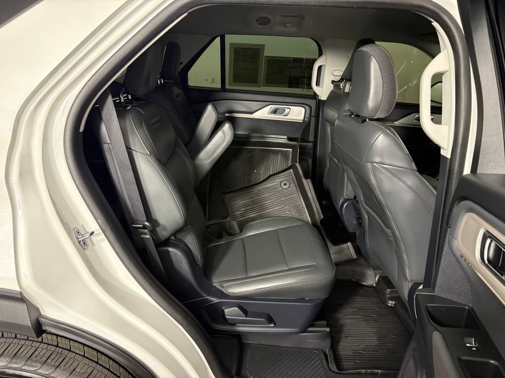 Certified 2025 Ford Explorer Active w/ Active Comfort Package AWD/4WD image 37