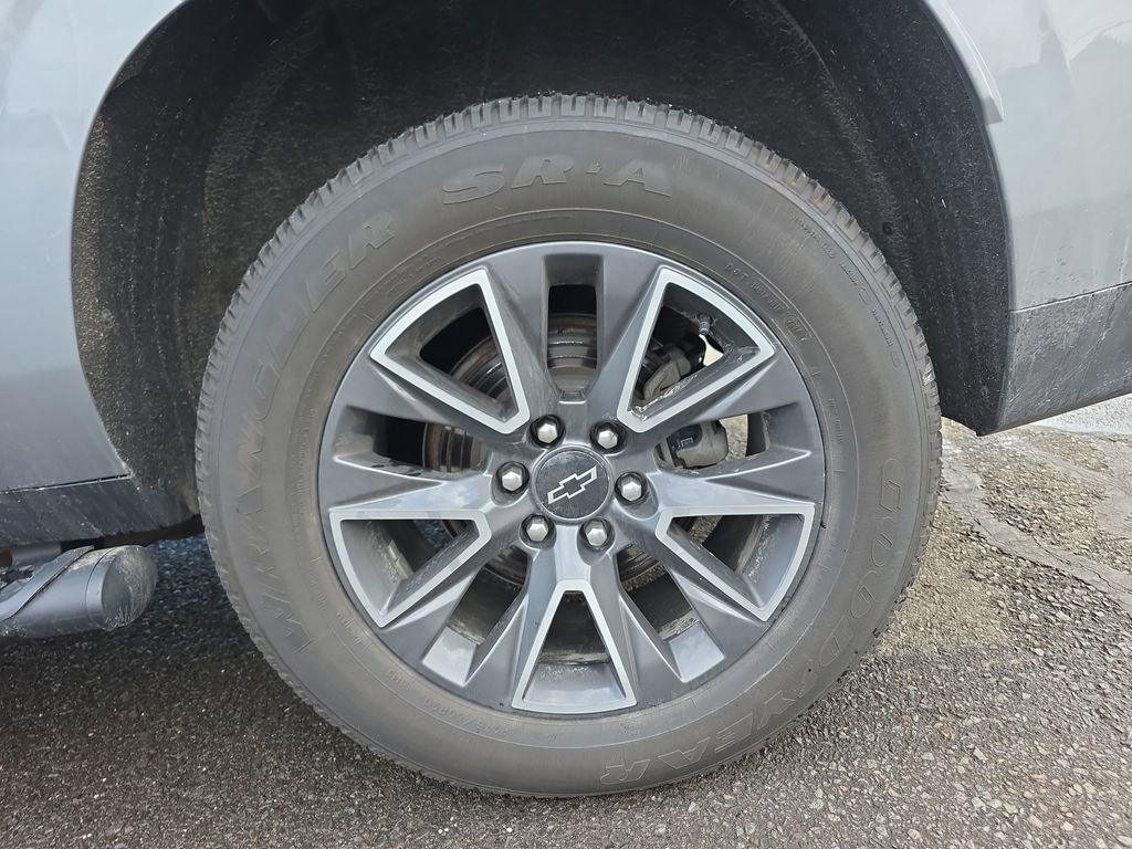 Used 2023 Chevrolet Suburban Z71 w/ Luxury Package AWD/4WD image 13