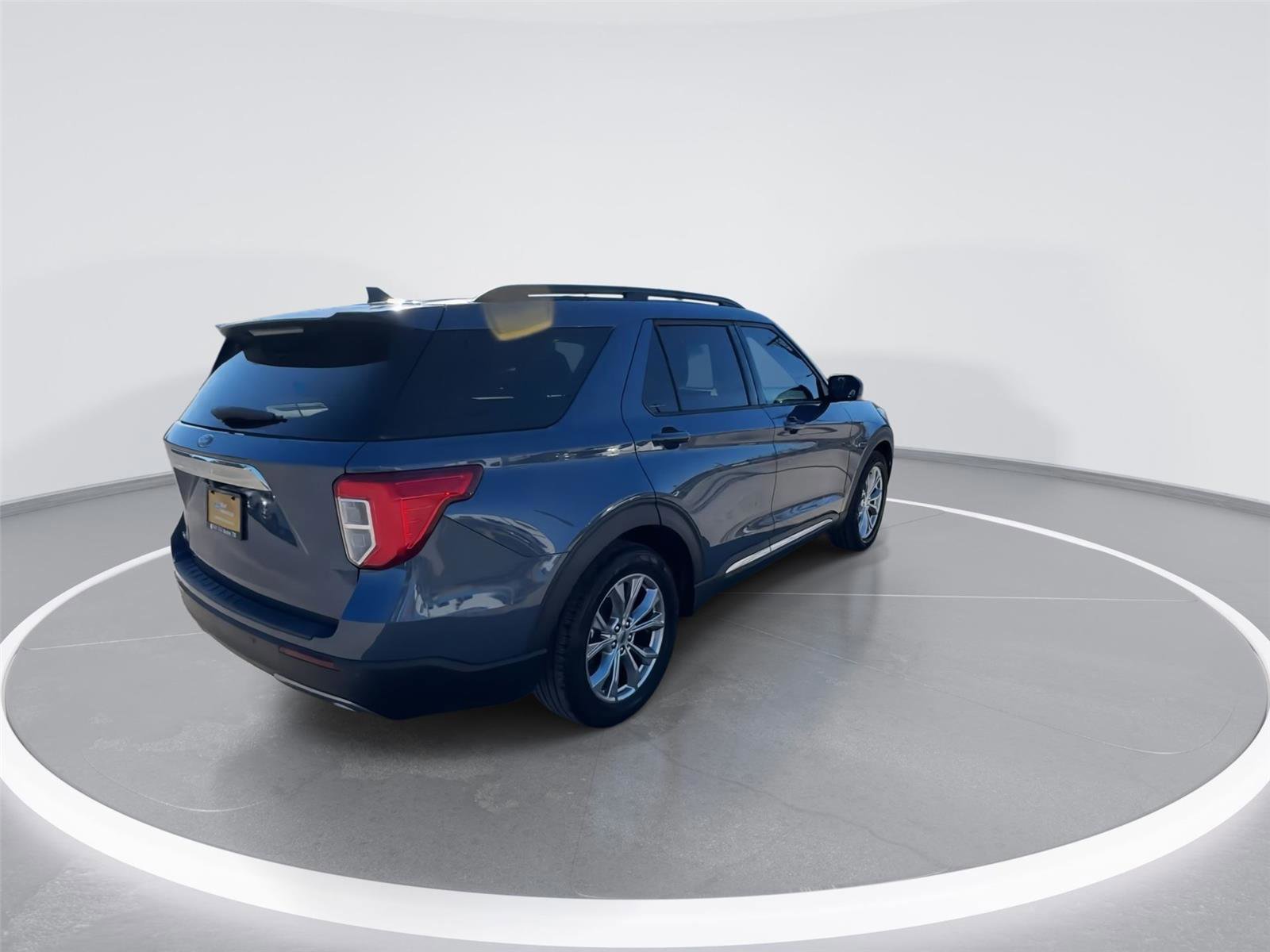 Certified 2021 Ford Explorer XLT w/ Equipment Group 202A image 4