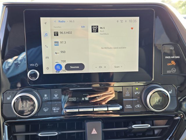 Used 2023 Toyota Highlander XLE image 14