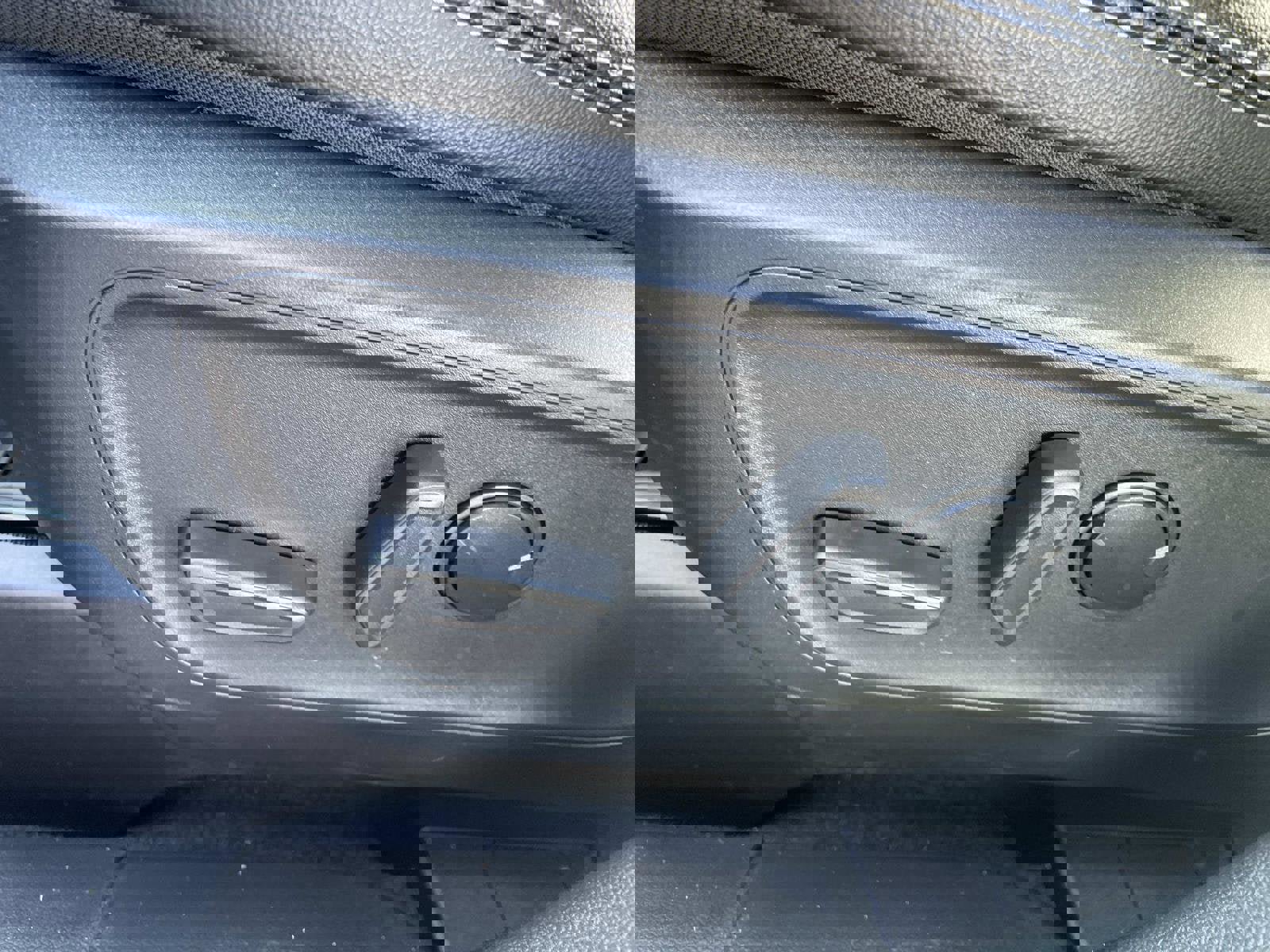 Certified 2025 Ford Escape Platinum w/ Premium Technology Package image 15