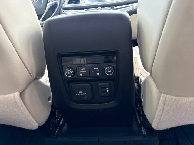 Used 2022 Buick Enclave Avenir w/ Avenir Technology Package AWD/4WD image 39