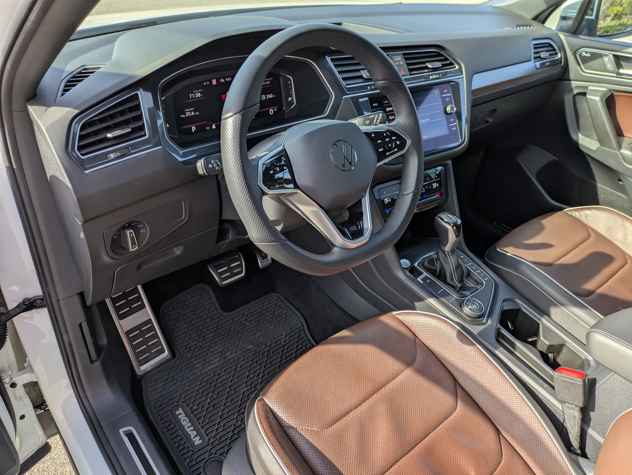 Used 2022 Volkswagen Tiguan SEL R-Line image 14