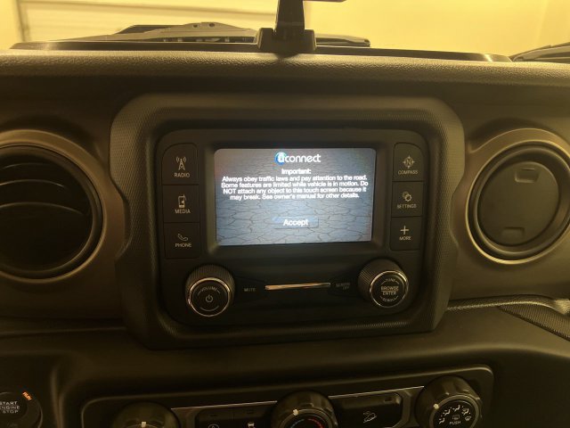 Used 2018 Jeep Wrangler Sport AWD/4WD image 13