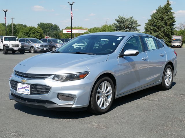 Used 2017 Chevrolet Malibu LT w/ Driver Confidence Package FWD image 4