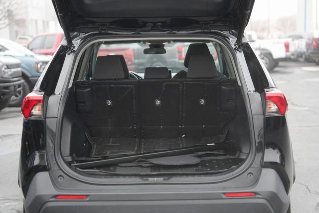 Used 2021 Toyota RAV4 XLE w/ Convenience Package image 31