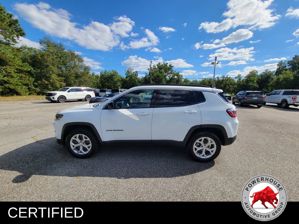 Used 2024 Jeep Compass Latitude AWD/4WD image 3