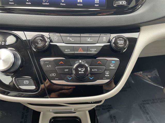 Used 2024 Chrysler Pacifica Touring-L FWD image 26