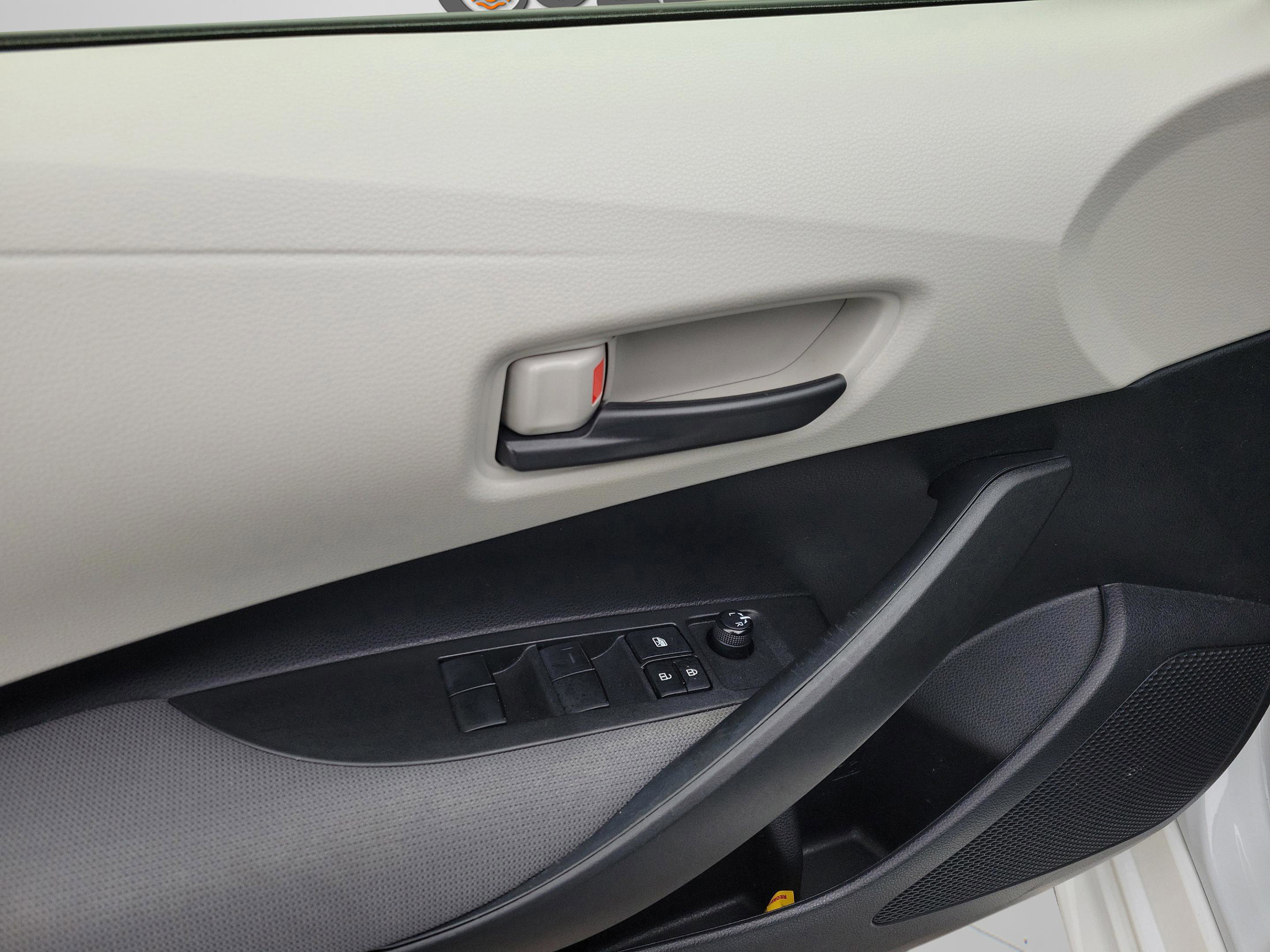 Used 2022 Toyota Corolla LE image 29