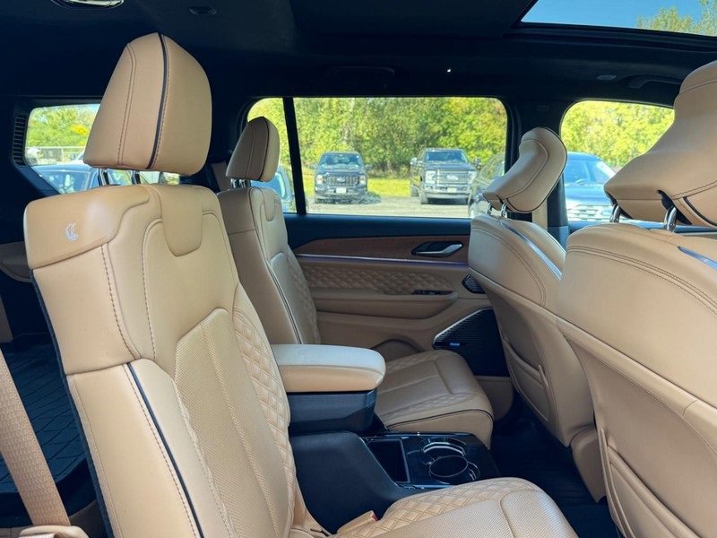 Used 2023 Jeep Grand Cherokee L Summit image 8