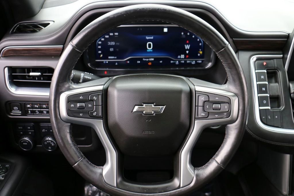 Used 2022 Chevrolet Suburban Z71 w/ Luxury Package image 28