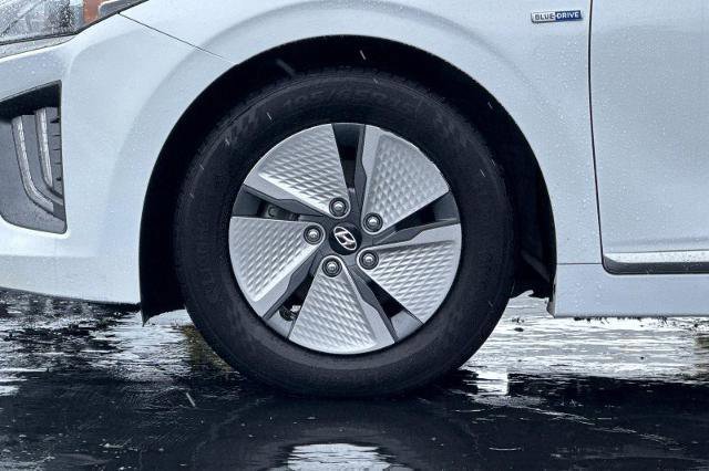 Used 2020 Hyundai Ioniq SE image 32